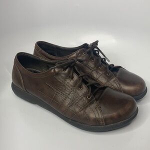 Dansko brown leather lace up shoes size 41